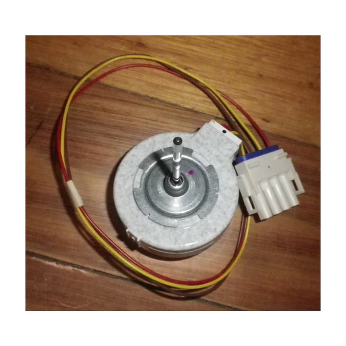 8588090692084 genuine DC 3W evaporator fan motor for Westinghouse, Electrolux and Kelvinator fridges, view 3 view 3